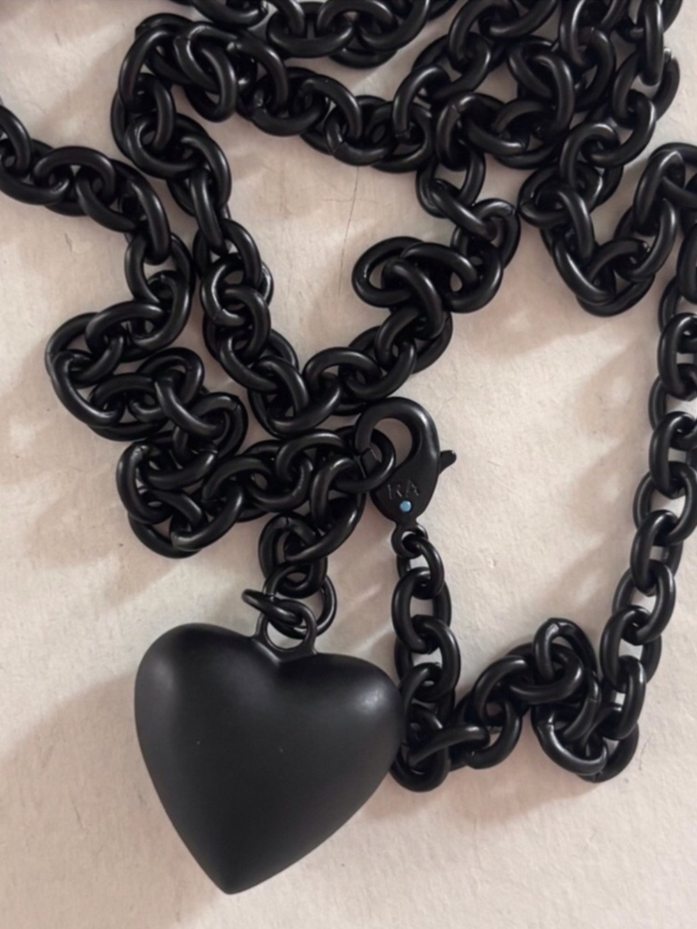 NWOT Roxanne Assoulin The Mini Puffy Heart Necklace - Picture 5 of 5
